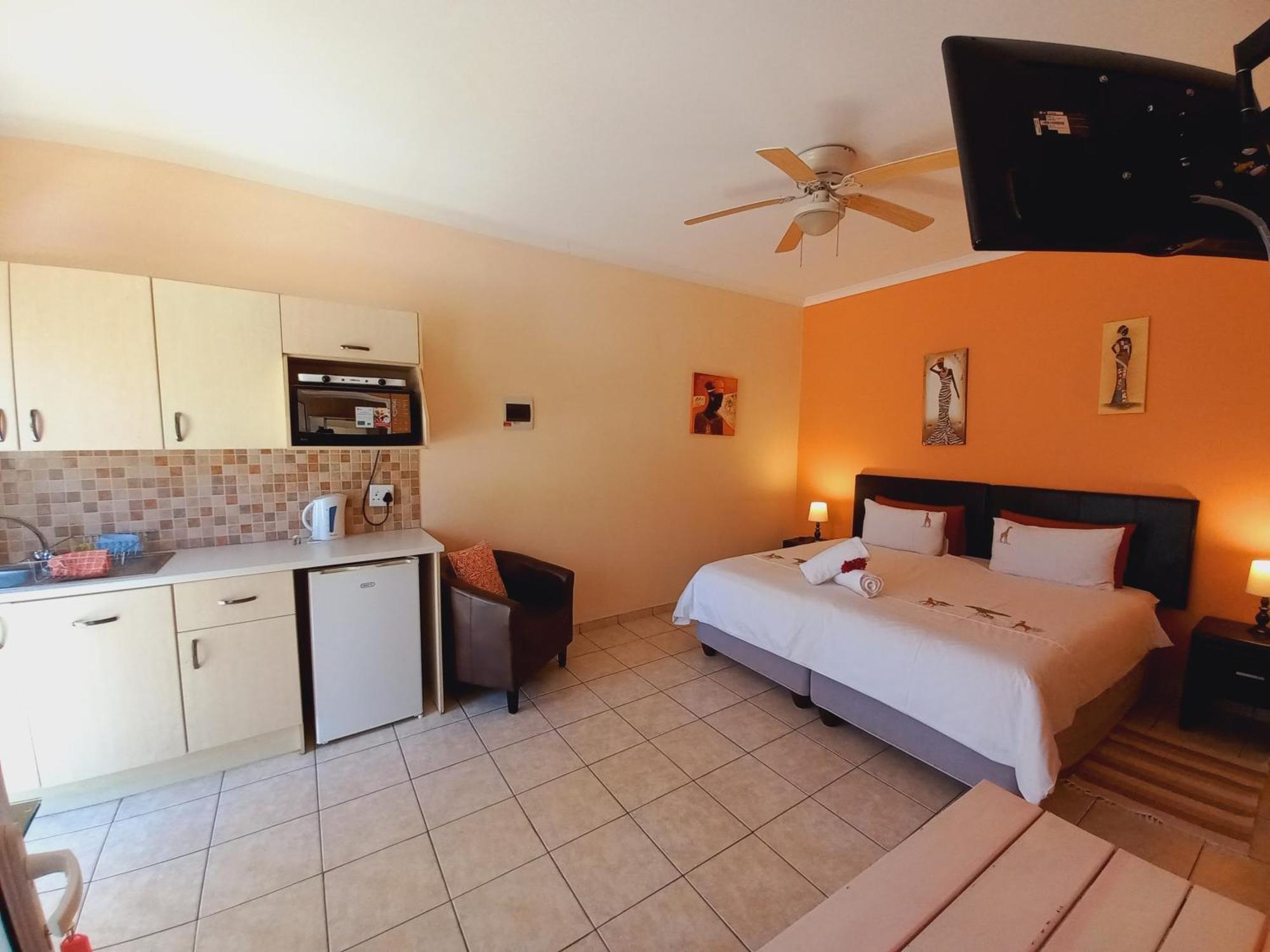 Capbon Guesthouse Windhoek Exterior photo
