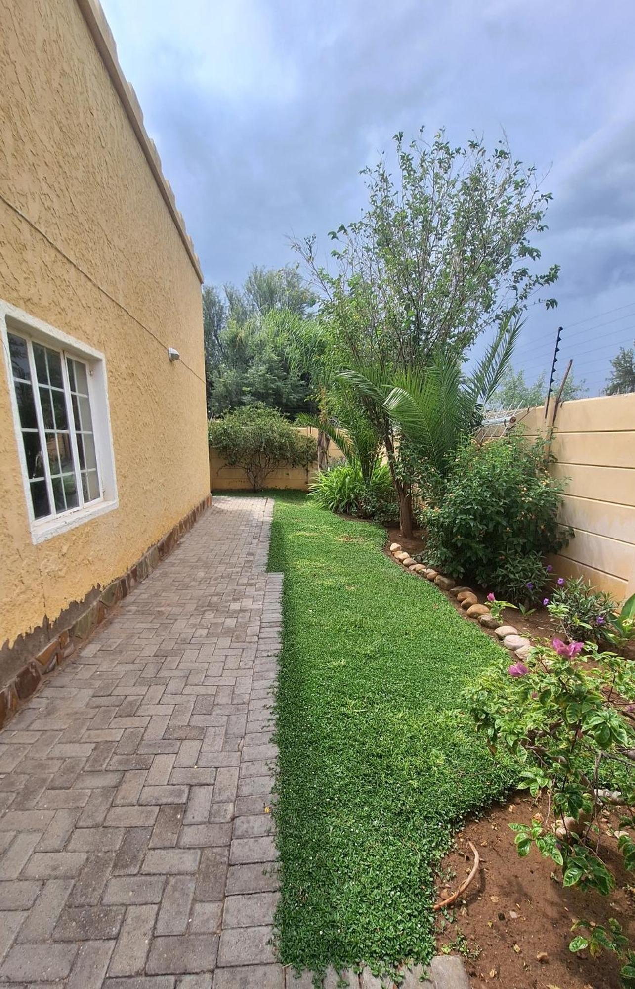 Capbon Guesthouse Windhoek Exterior photo