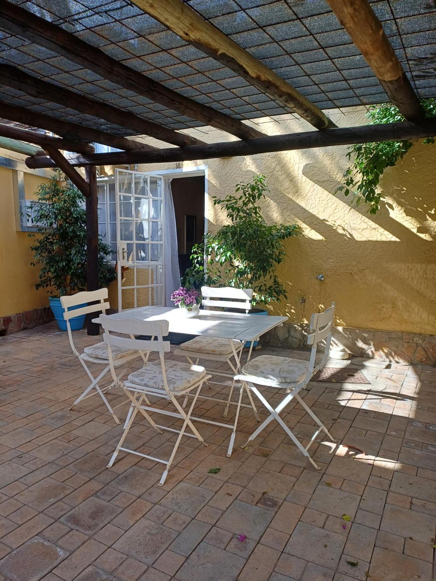 Capbon Guesthouse Windhoek Exterior photo