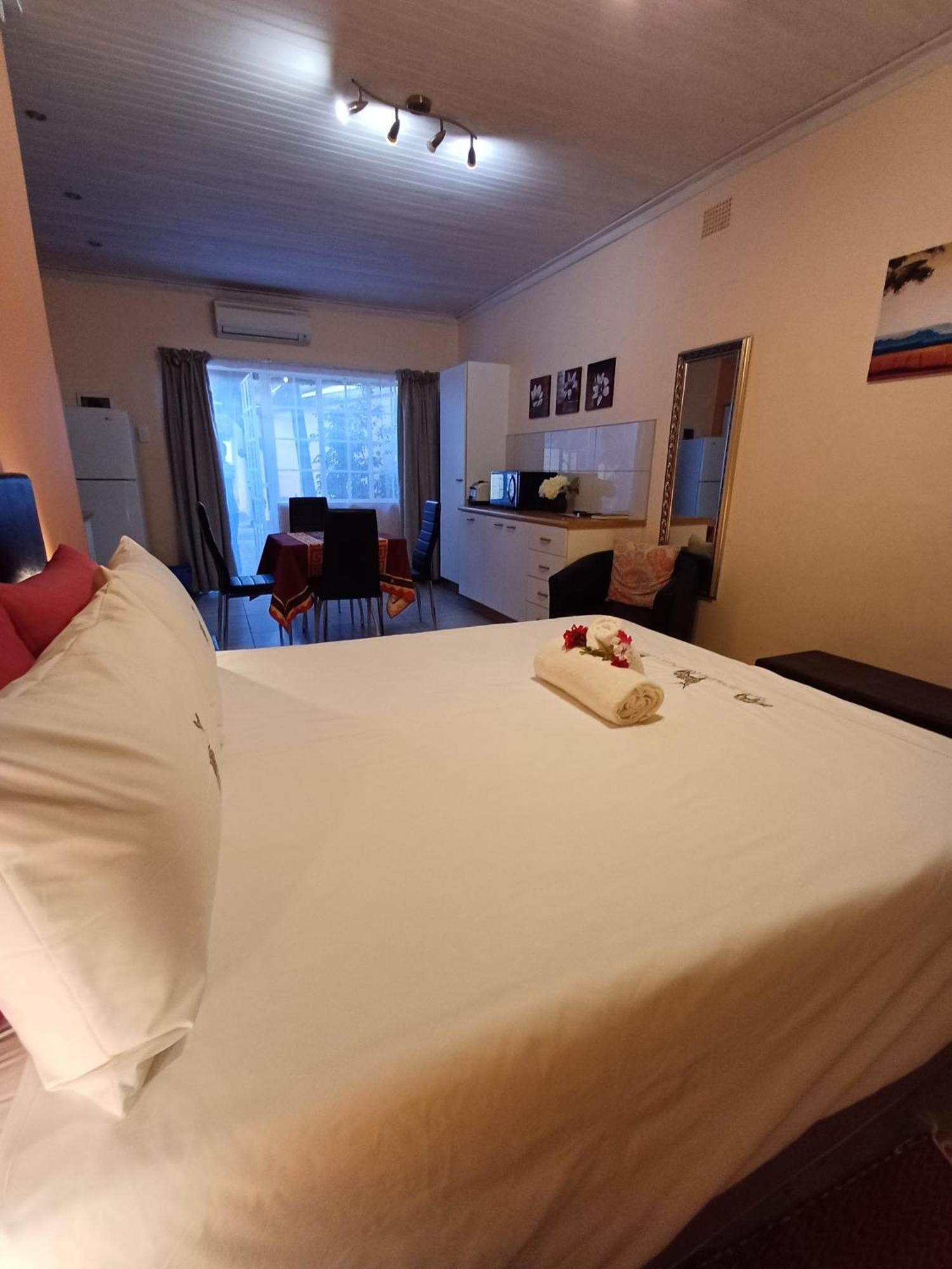 Capbon Guesthouse Windhoek Exterior photo