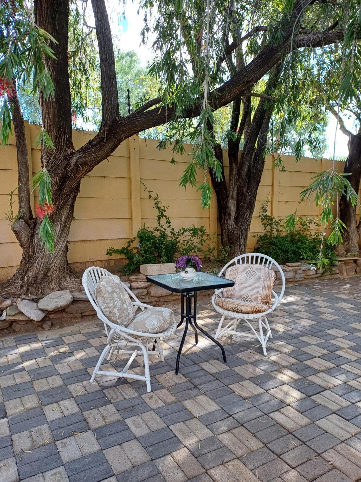 Capbon Guesthouse Windhoek Exterior photo