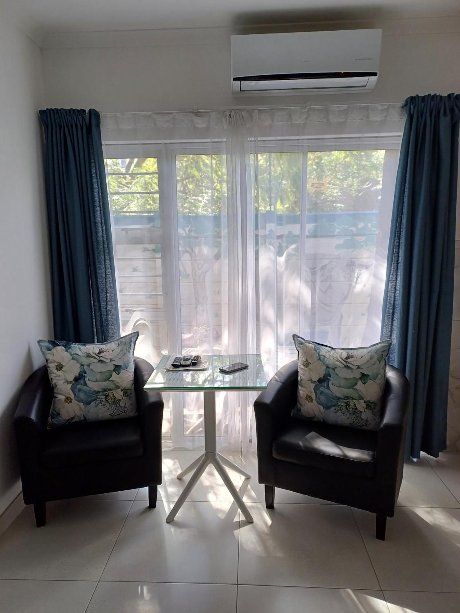 Capbon Guesthouse Windhoek Exterior photo