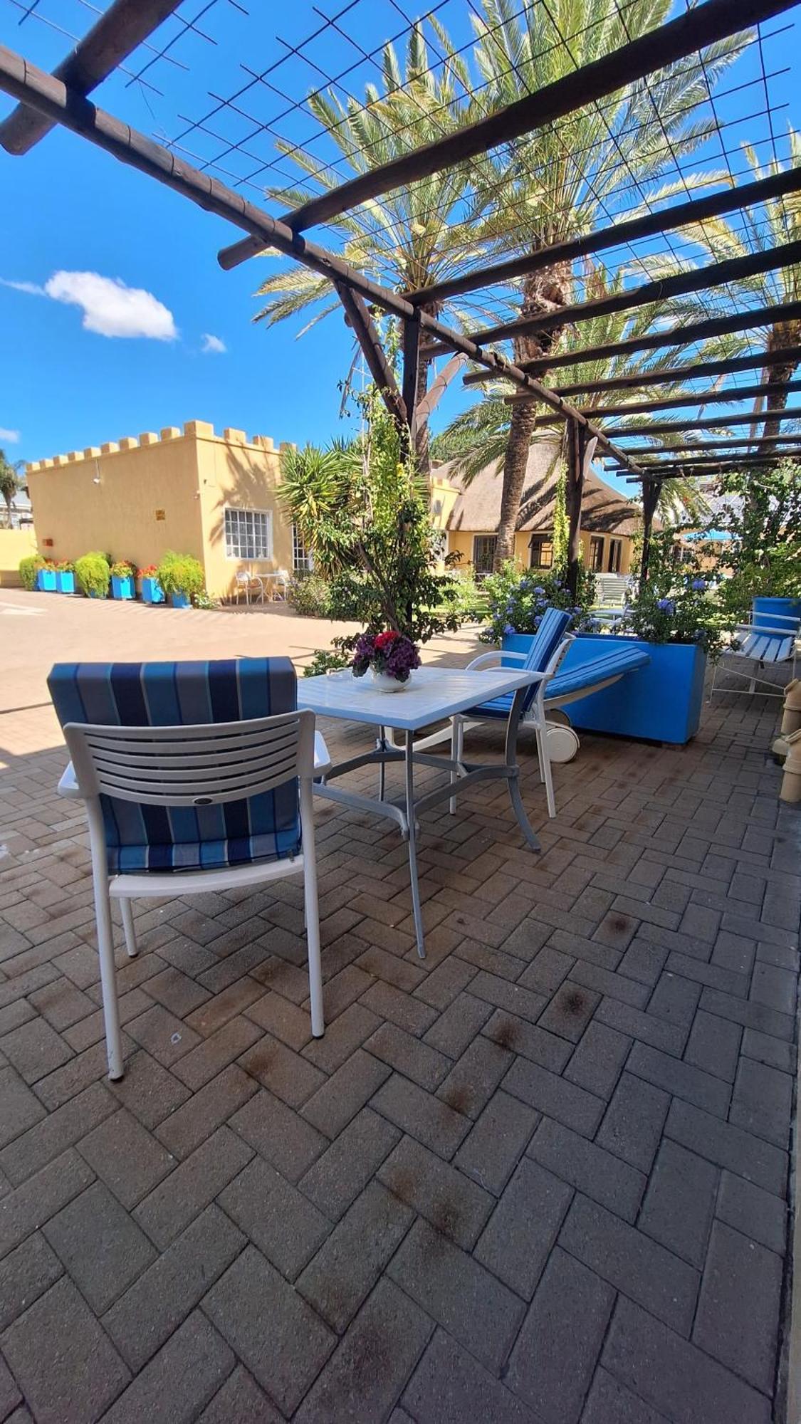 Capbon Guesthouse Windhoek Exterior photo
