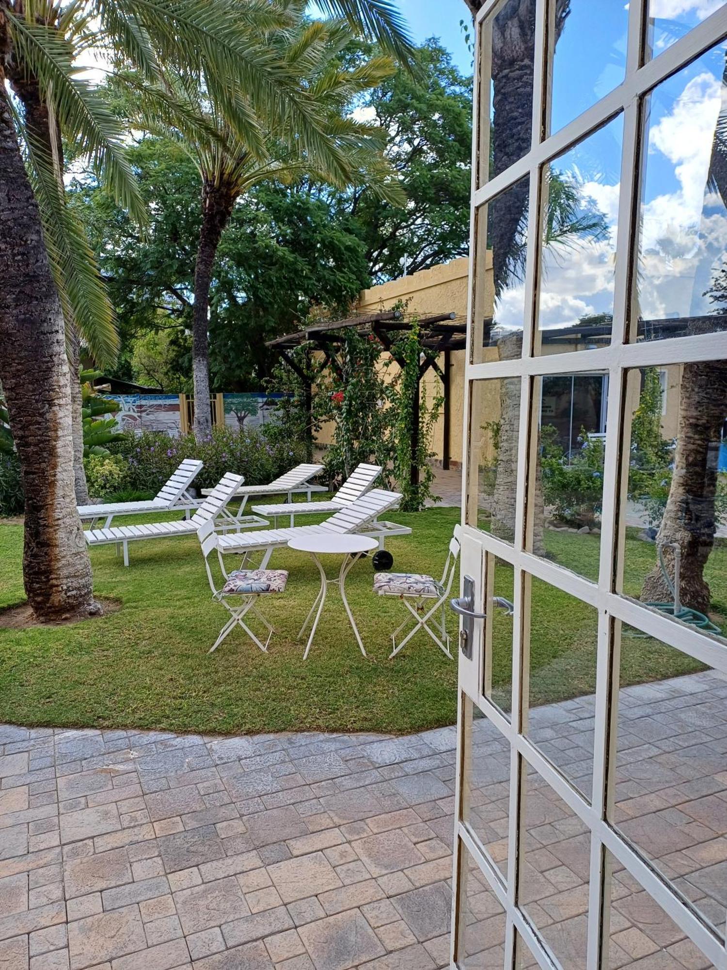 Capbon Guesthouse Windhoek Exterior photo