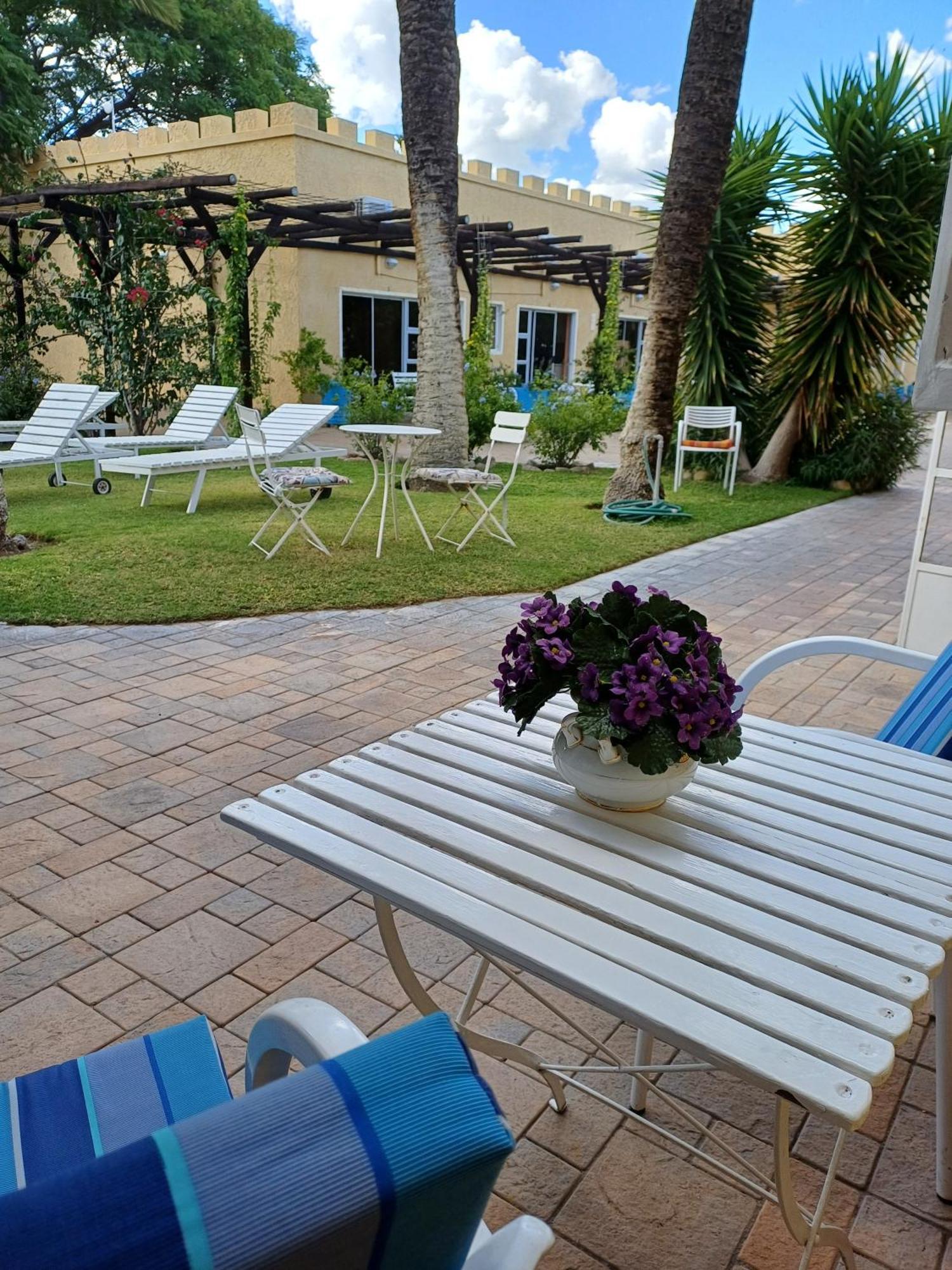 Capbon Guesthouse Windhoek Exterior photo