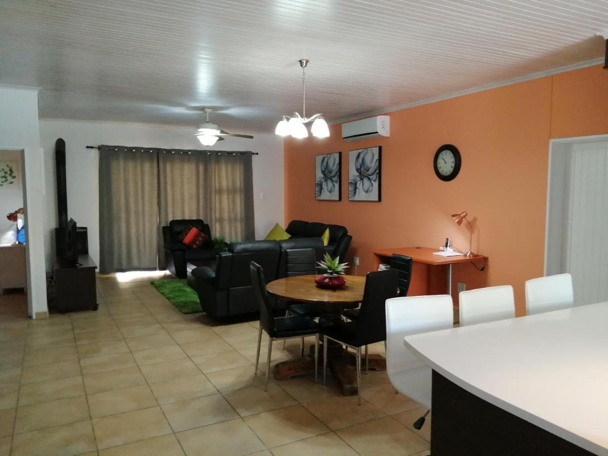 Capbon Guesthouse Windhoek Exterior photo